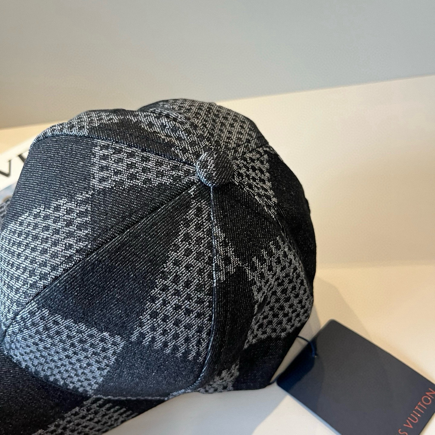 High quality and fashionable baseball cap new 3 pcs add : 18859952090 if you need size guide