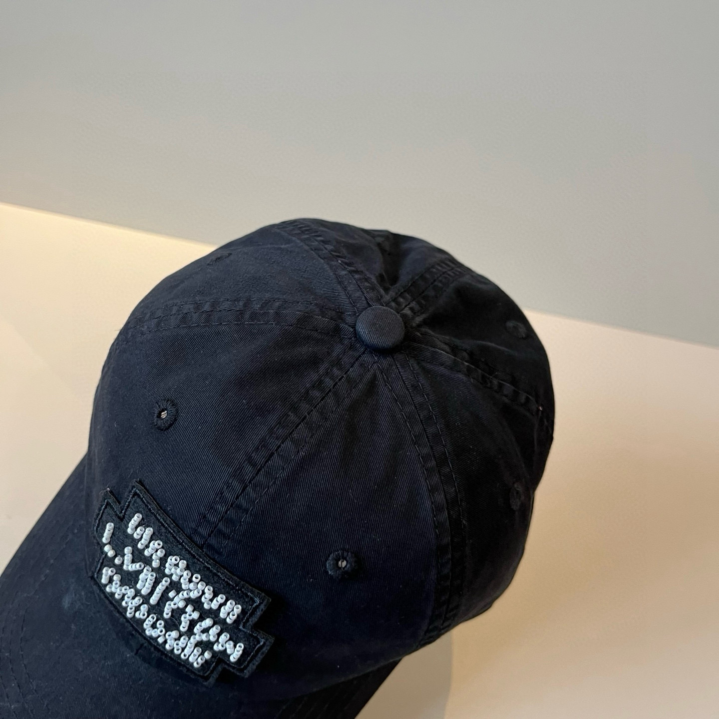 High quality and fashionable baseball cap new 3 pcs add : 18859952090 if you need size guide