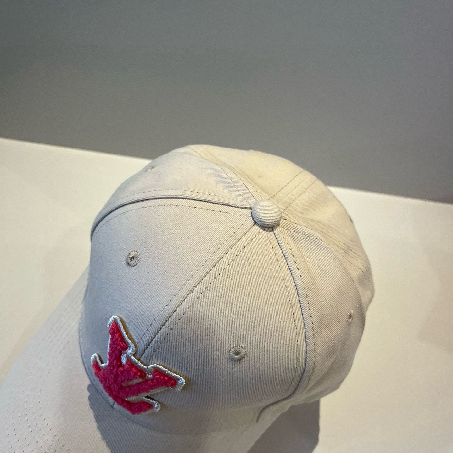 High quality and fashionable baseball cap new 3 pcs add : 18859952090 if you need size guide