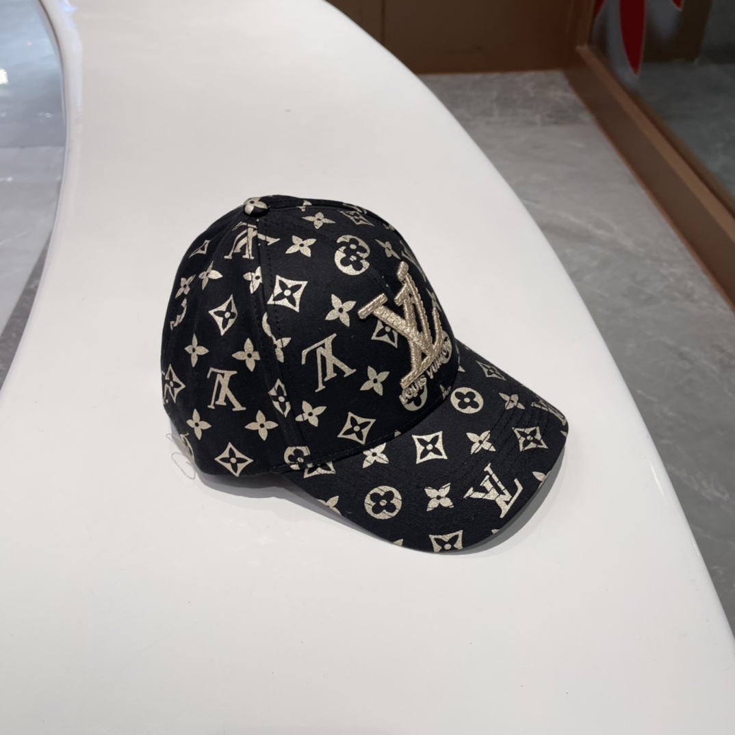 High quality and fashionable baseball cap new 4 pcs add : 18859952090 if you need size guide
