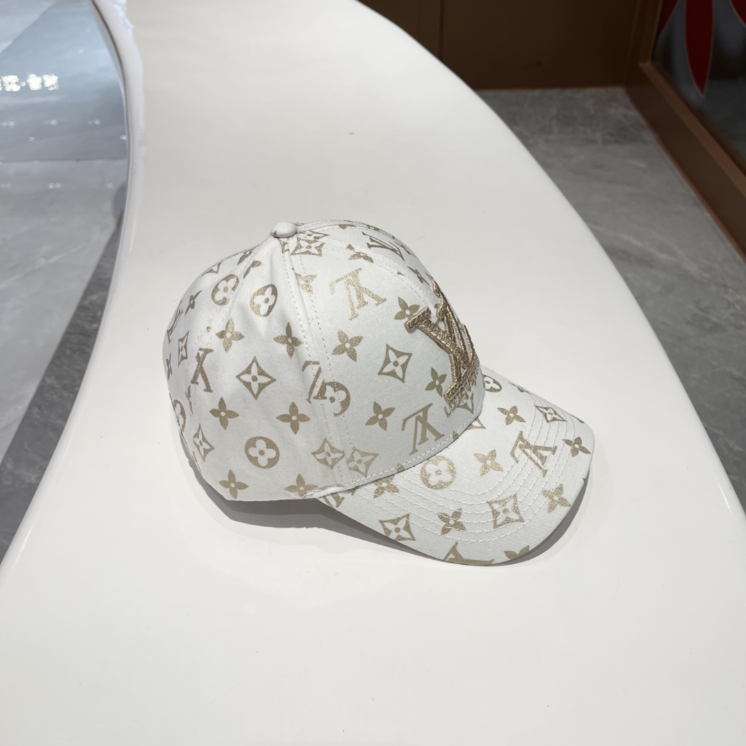 High quality and fashionable baseball cap new 4 pcs add : 18859952090 if you need size guide