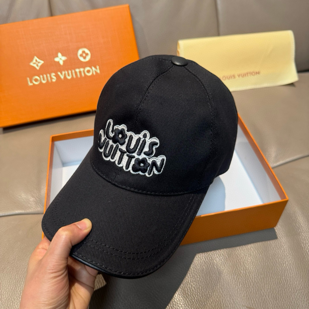 High quality and fashionable baseball cap new 5 pcs add : 18859952090 if you need size guide