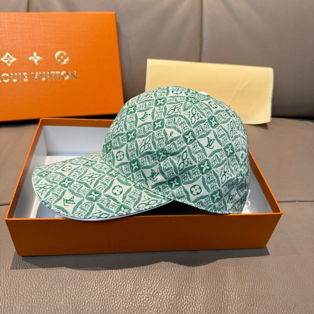 High quality and fashionable baseball cap new 5 pcs add : 18859952090 if you need size guide