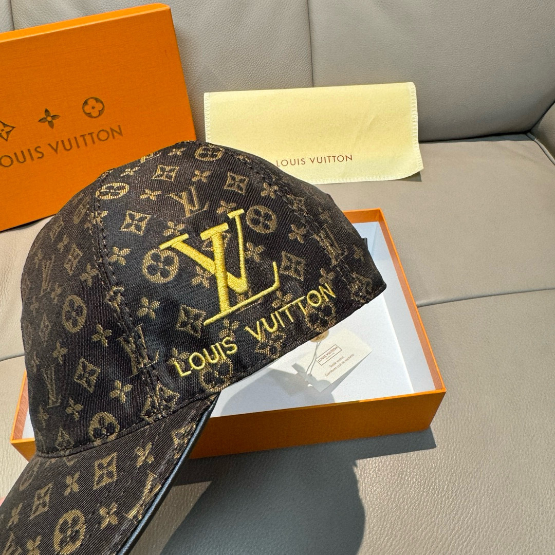 High quality and fashionable baseball cap new 5 pcs add : 18859952090 if you need size guide