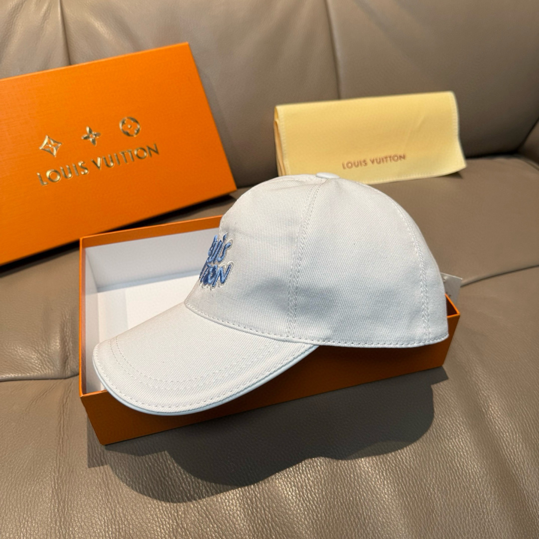 High quality and fashionable baseball cap new 5 pcs add : 18859952090 if you need size guide