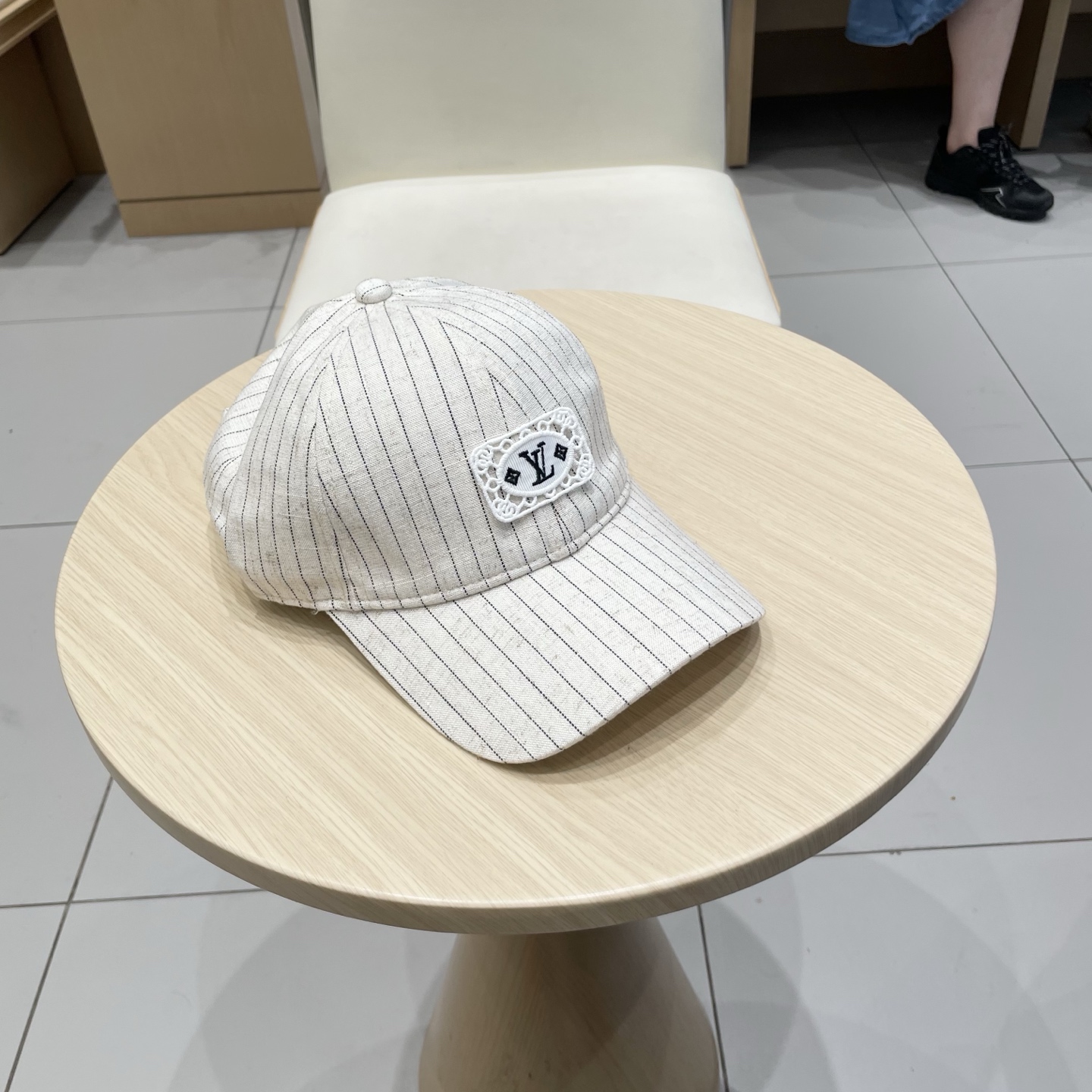 High quality and fashionable baseball cap new 5 pcs add : 18859952090 if you need size guide