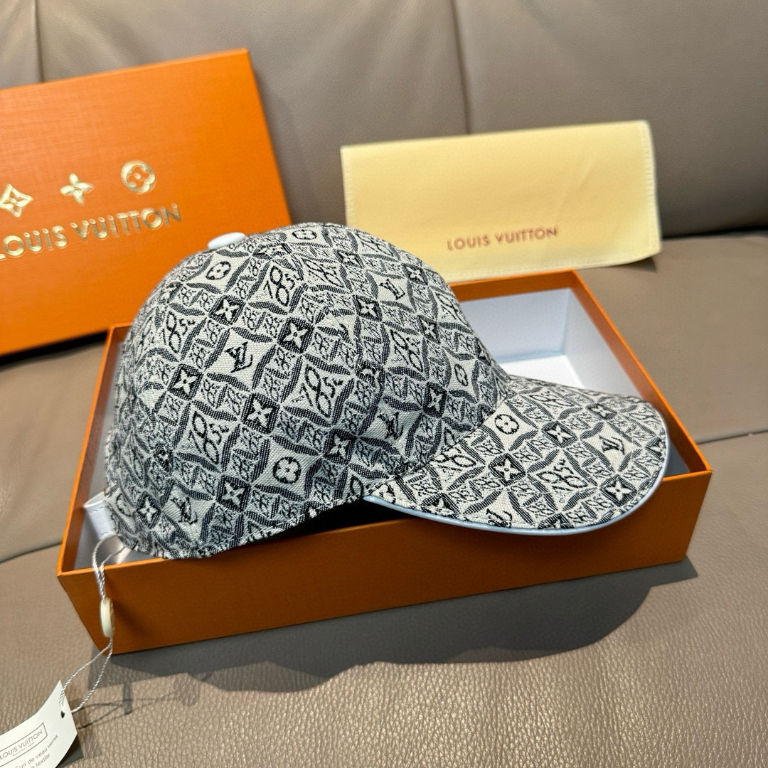 High quality and fashionable baseball cap new 5 pcs add : 18859952090 if you need size guide