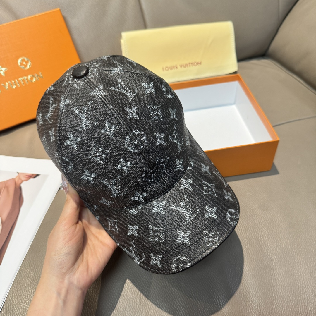 High quality and fashionable baseball cap new 5 pcs add : 18859952090 if you need size guide