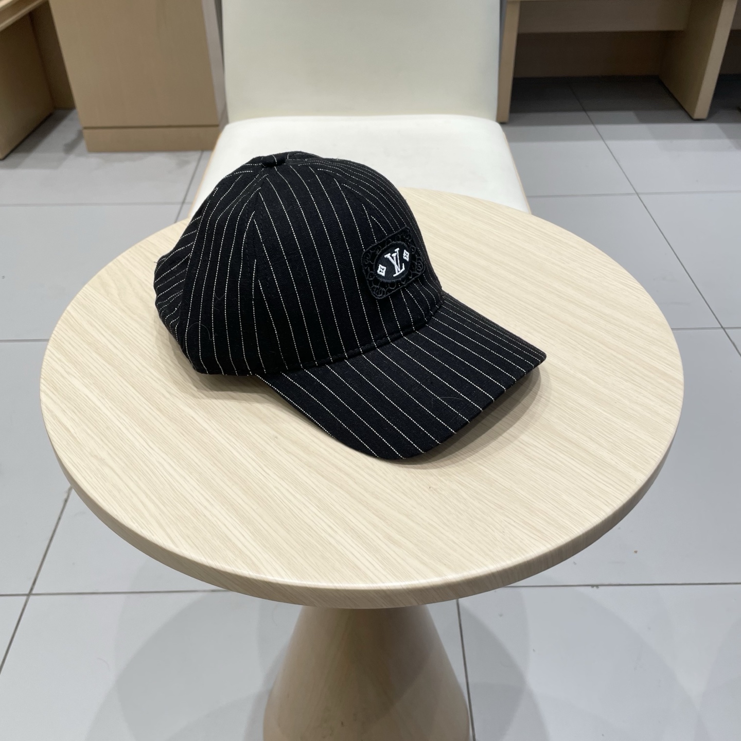 High quality and fashionable baseball cap new 5 pcs add : 18859952090 if you need size guide