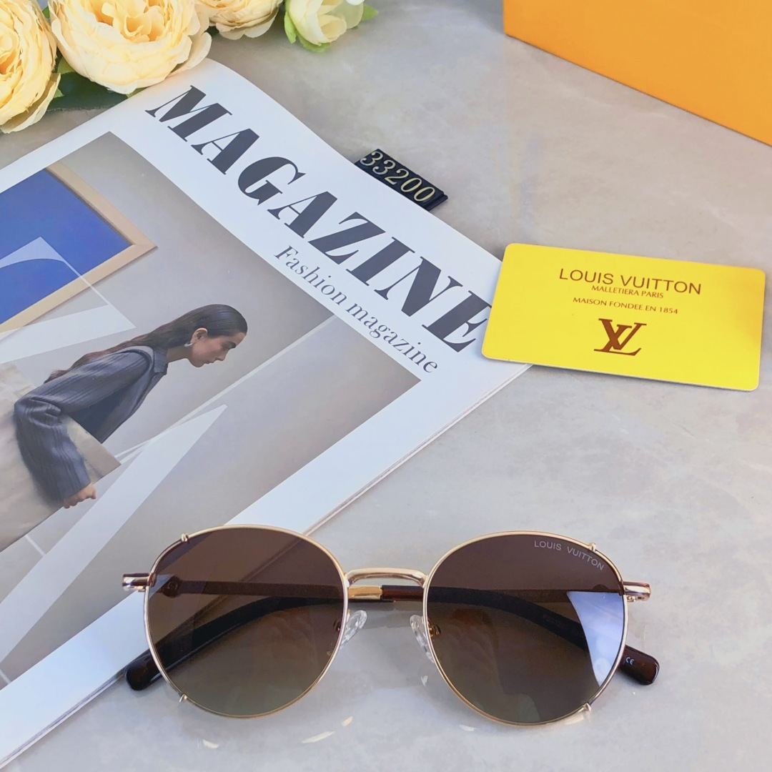 High quality temperament sunscreen sunglasses 4pcs add : 18030258501 if you need size guide