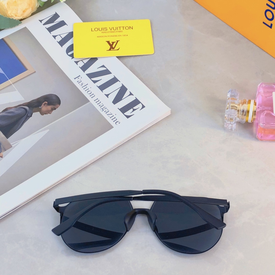 High quality temperament sunscreen sunglasses 4pcs add : 18030258501 if you need size guide