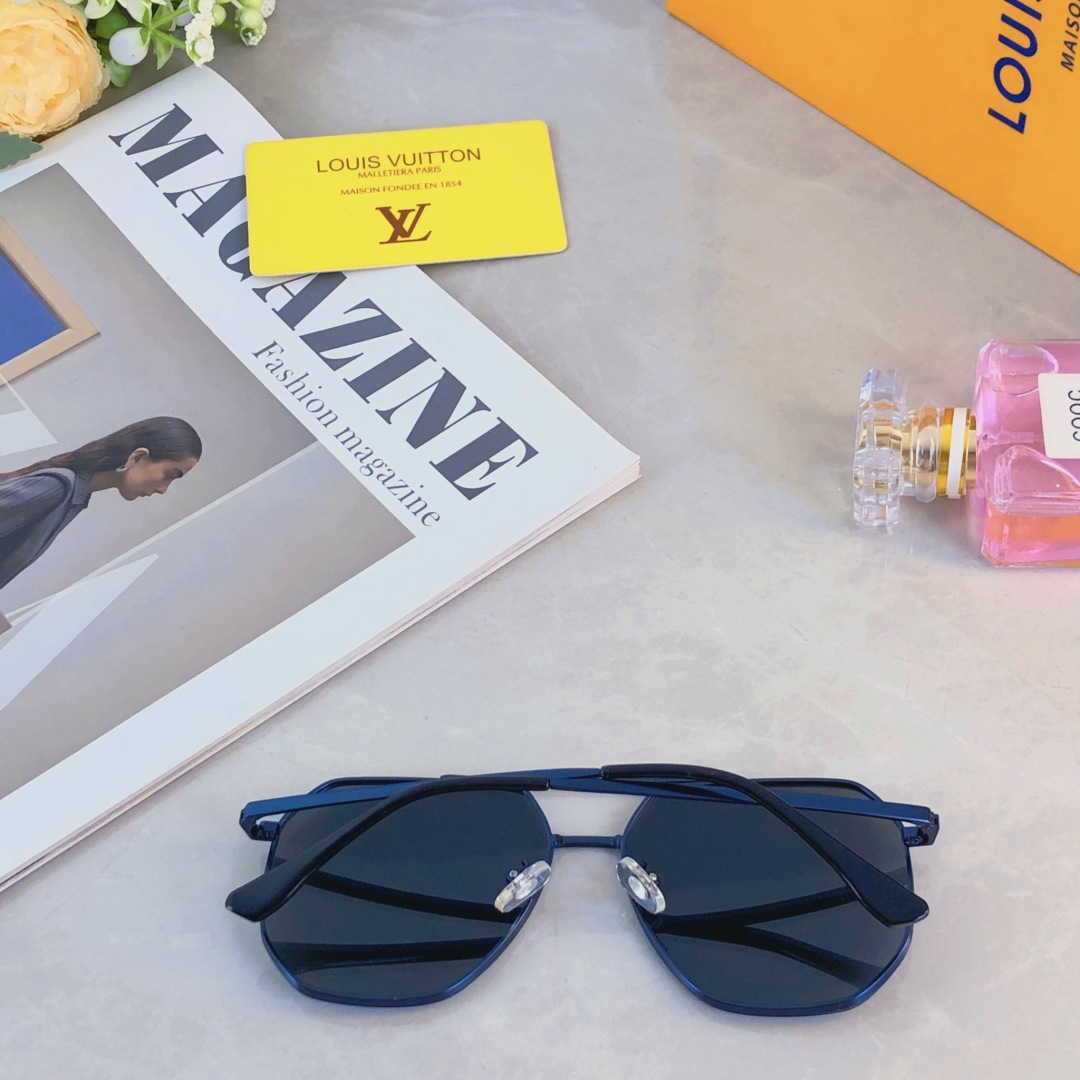 High quality temperament sunscreen sunglasses 4pcs add : 18030258501 if you need size guide