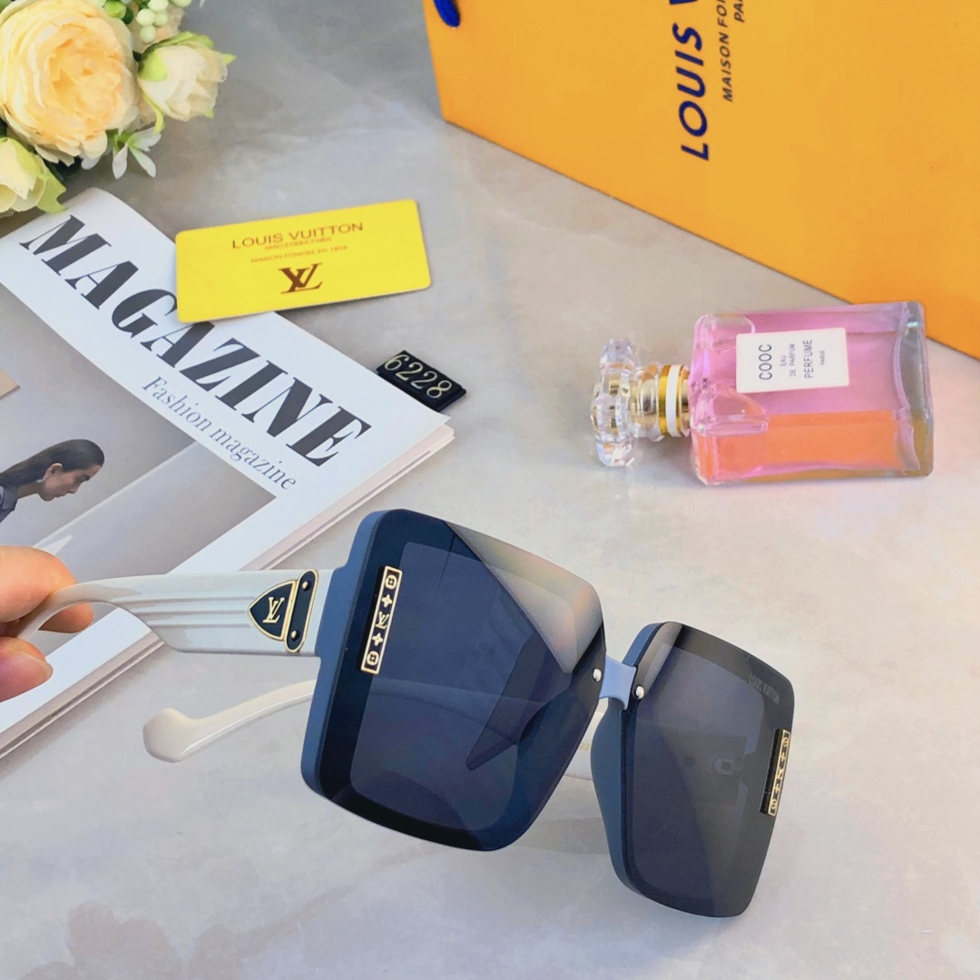 High quality temperament sunscreen sunglasses 1 pls add : 18030258501 if you need size guide
