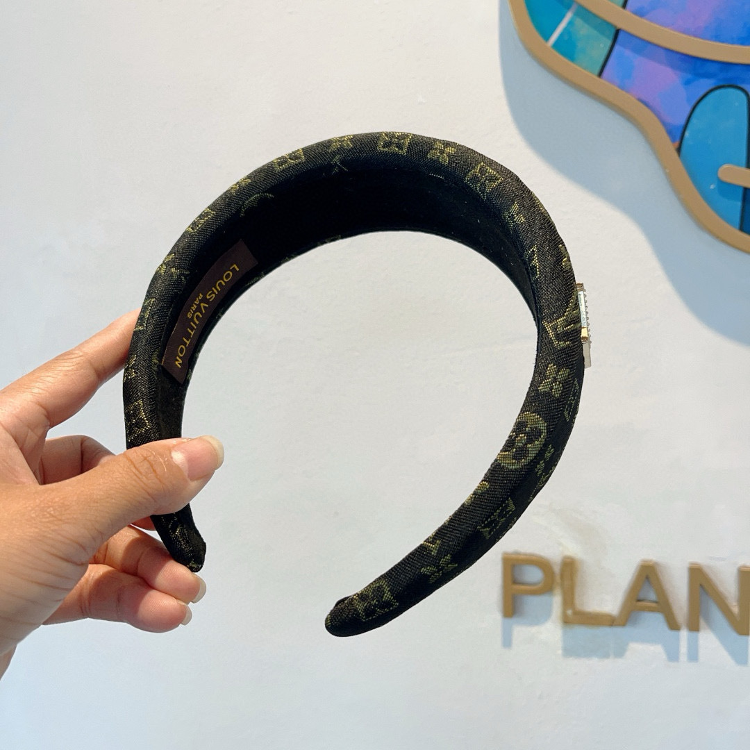High quality fashionable and versatile headband, please add : 18859952090 if you need size guide