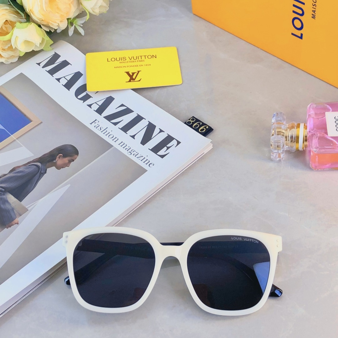 High quality temperament sunscreen sunglasses 3 pcs add : 18030258501 if you need size guide