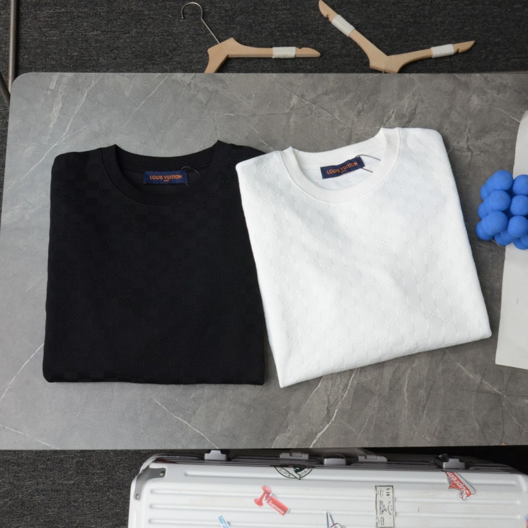 High quality fashion embroidered graffiti hoodie 1 pls add : 18859952090 if you need size guide