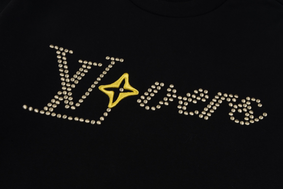 High quality fashion embroidered graffiti hoodie 1 pls add : 18859952090 if you need size guide