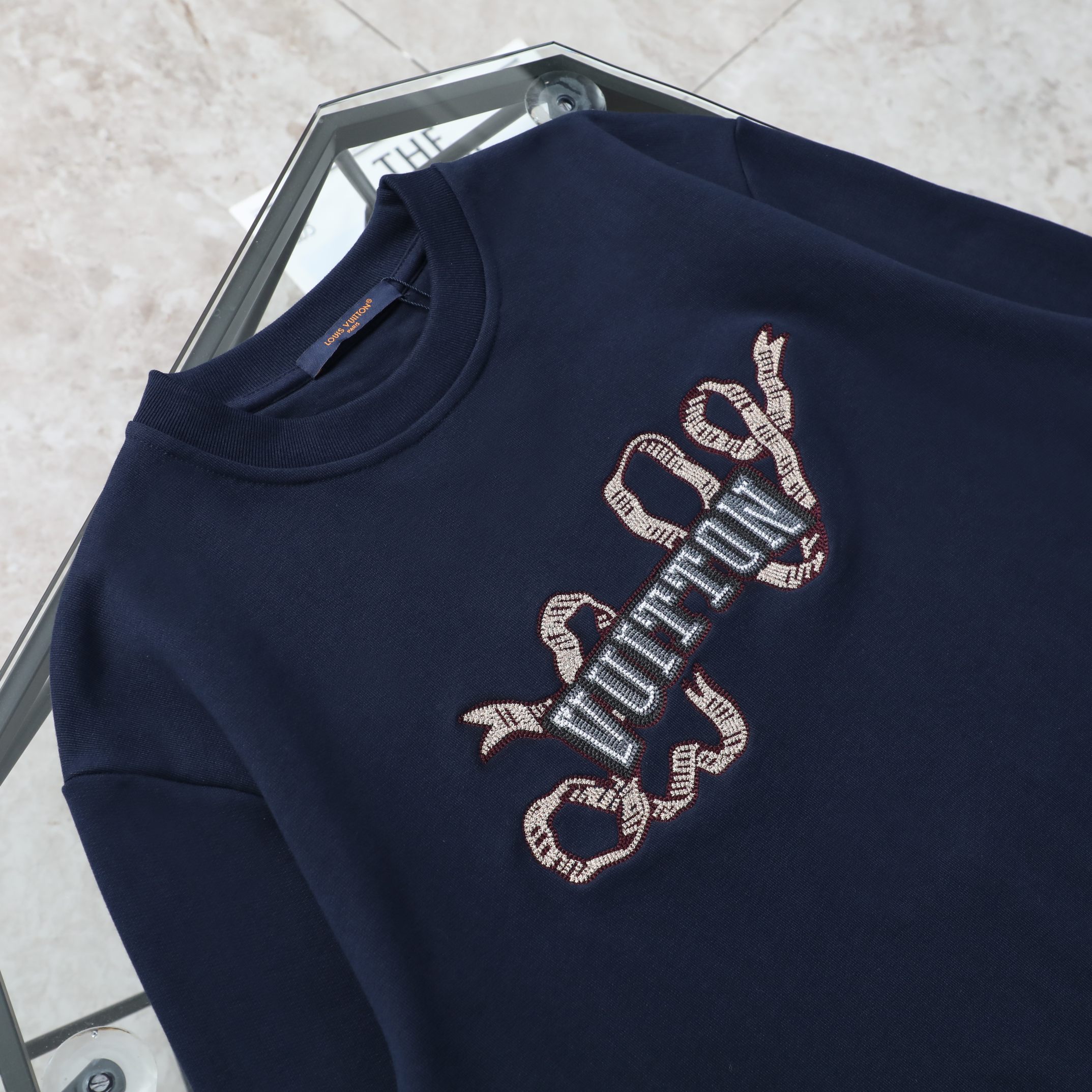 High quality fashion embroidered graffiti hoodie 1 pls add : 18859952090 if you need size guide