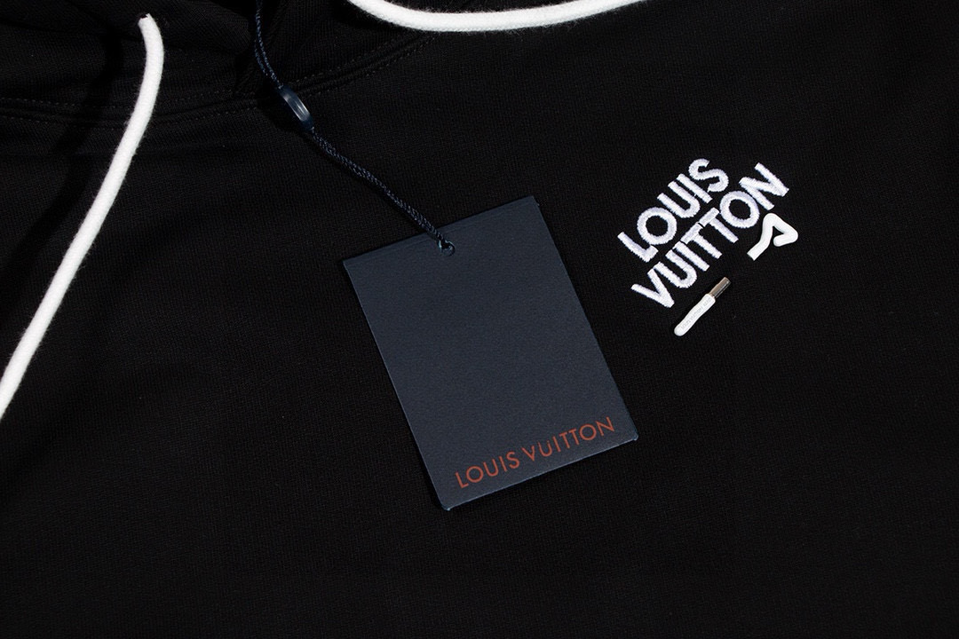 High quality fashion embroidered graffiti hoodie 1 pls add : 18859952090 if you need size guide