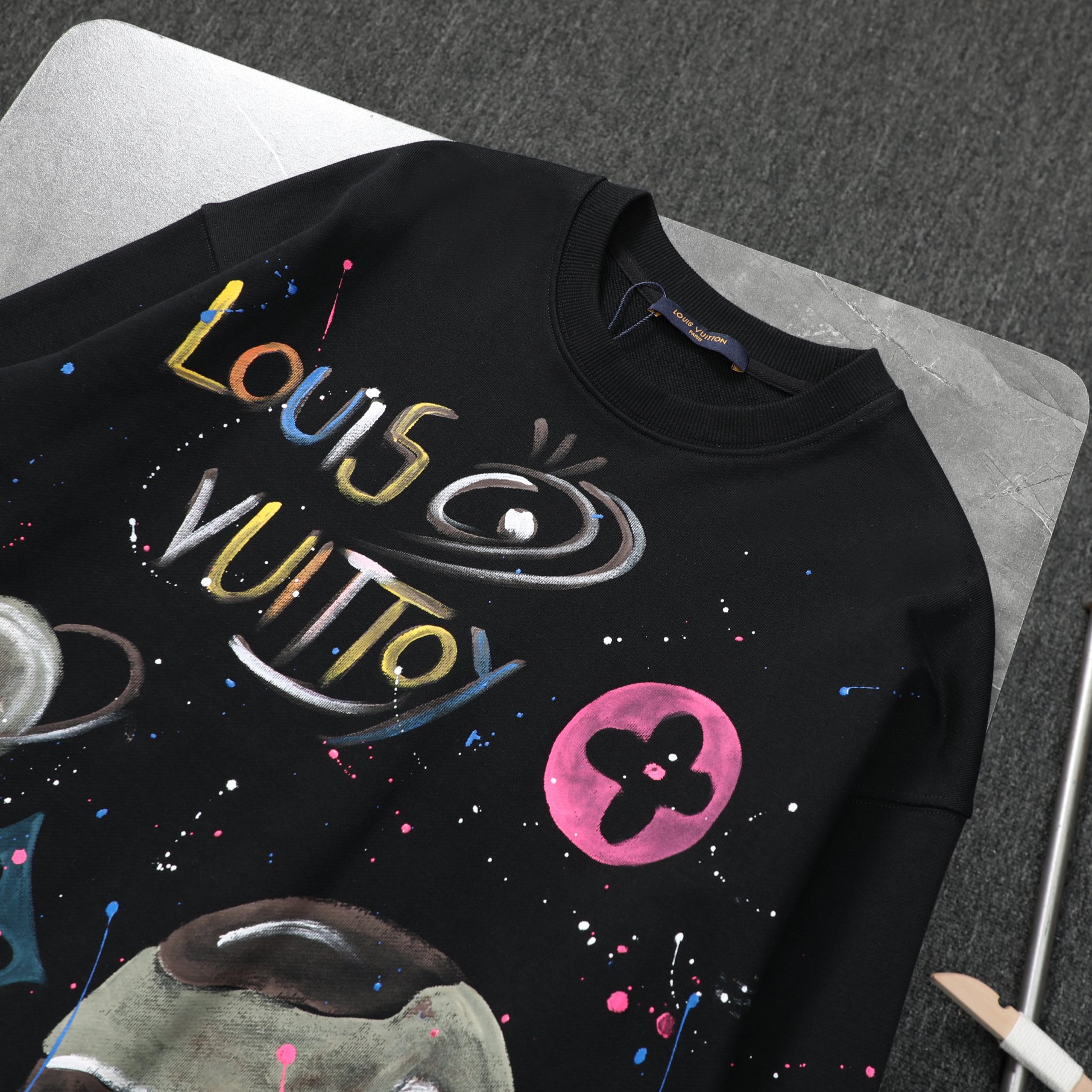 High quality fashion embroidered graffiti hoodie 1 pls add : 18859952090 if you need size guide