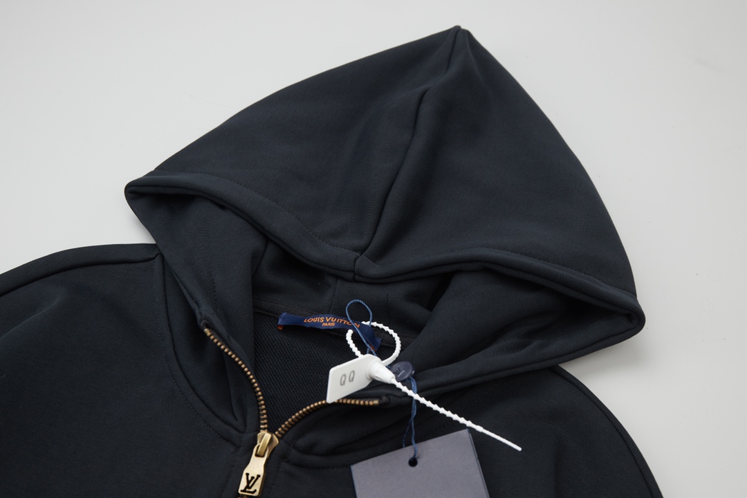 High quality fashion embroidered graffiti hoodie 1 pls add : 18859952090 if you need size guide
