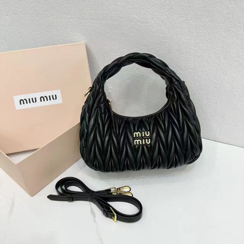 High quality handbag pls add : 18030258501 if you need size guide