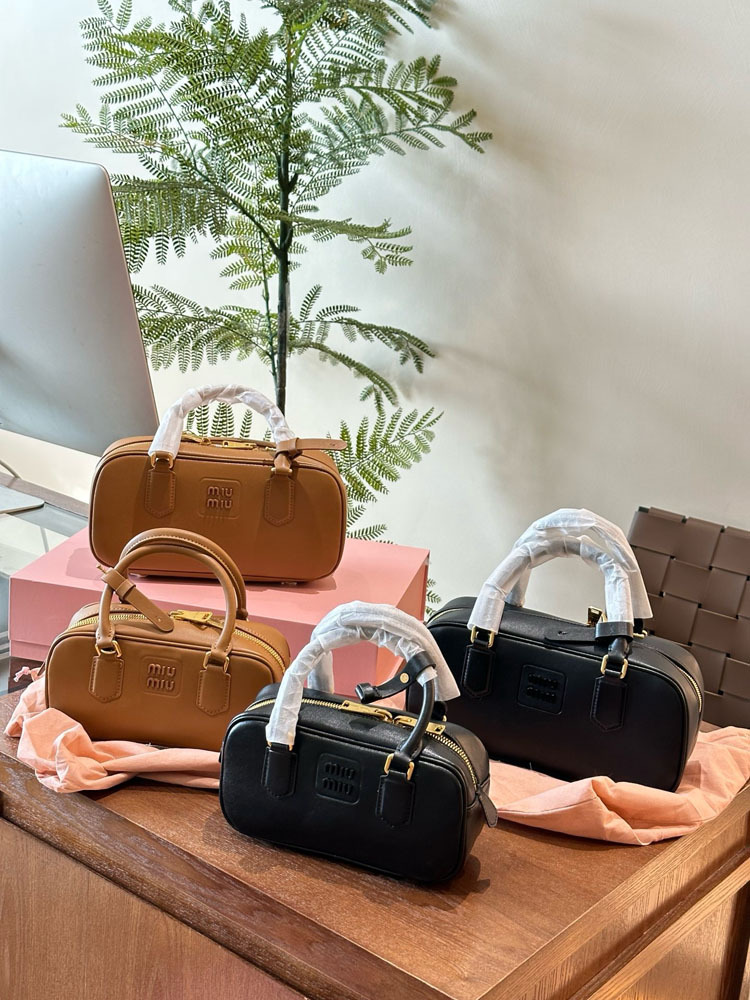 High quality handbag pls add : 18030258501 if you need size guide