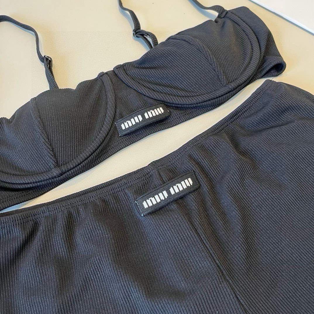 High quality bikini set 2pls add : 18030258501 if you need size guide