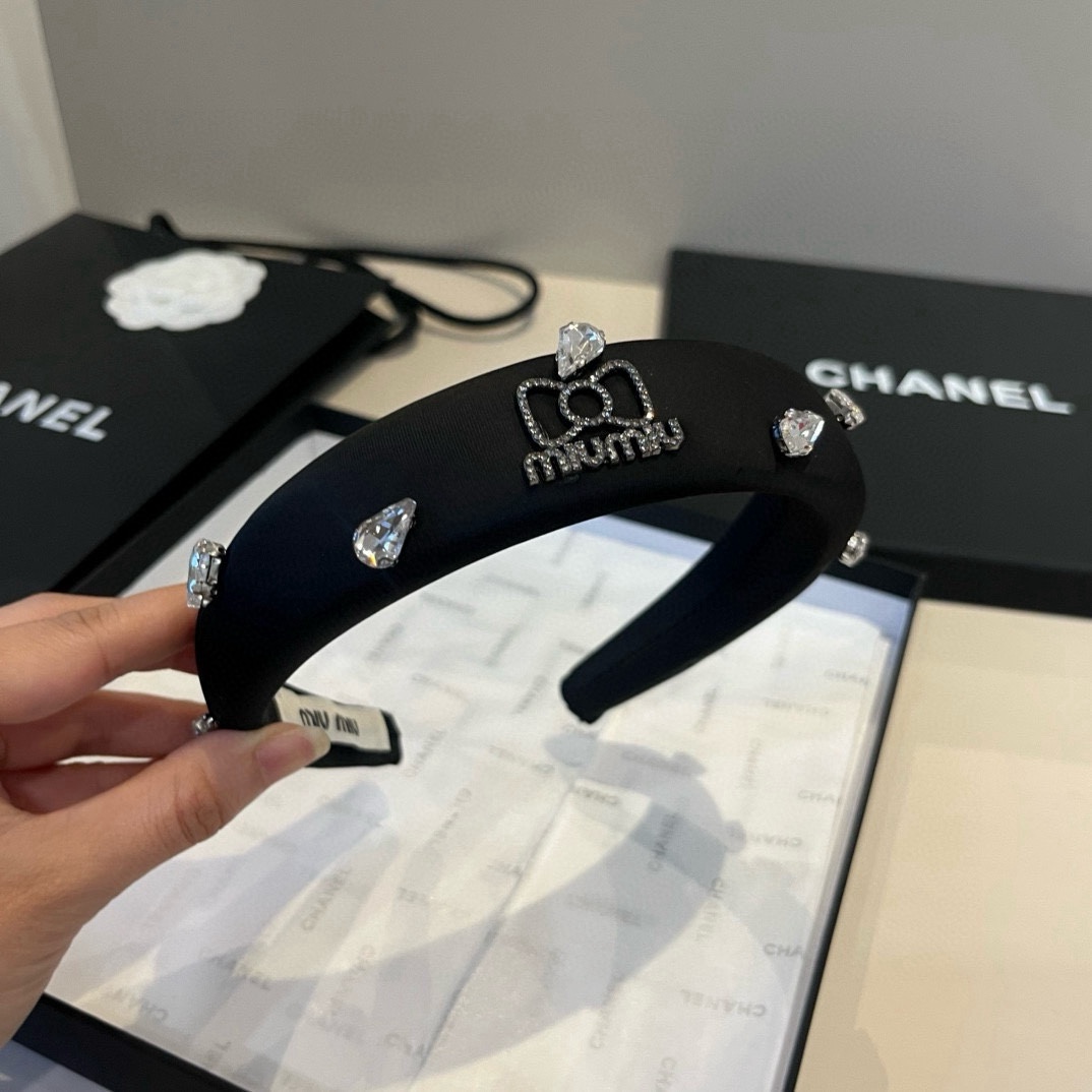 High quality patent leather hair bands, please add : 18030258501 if you need size guide