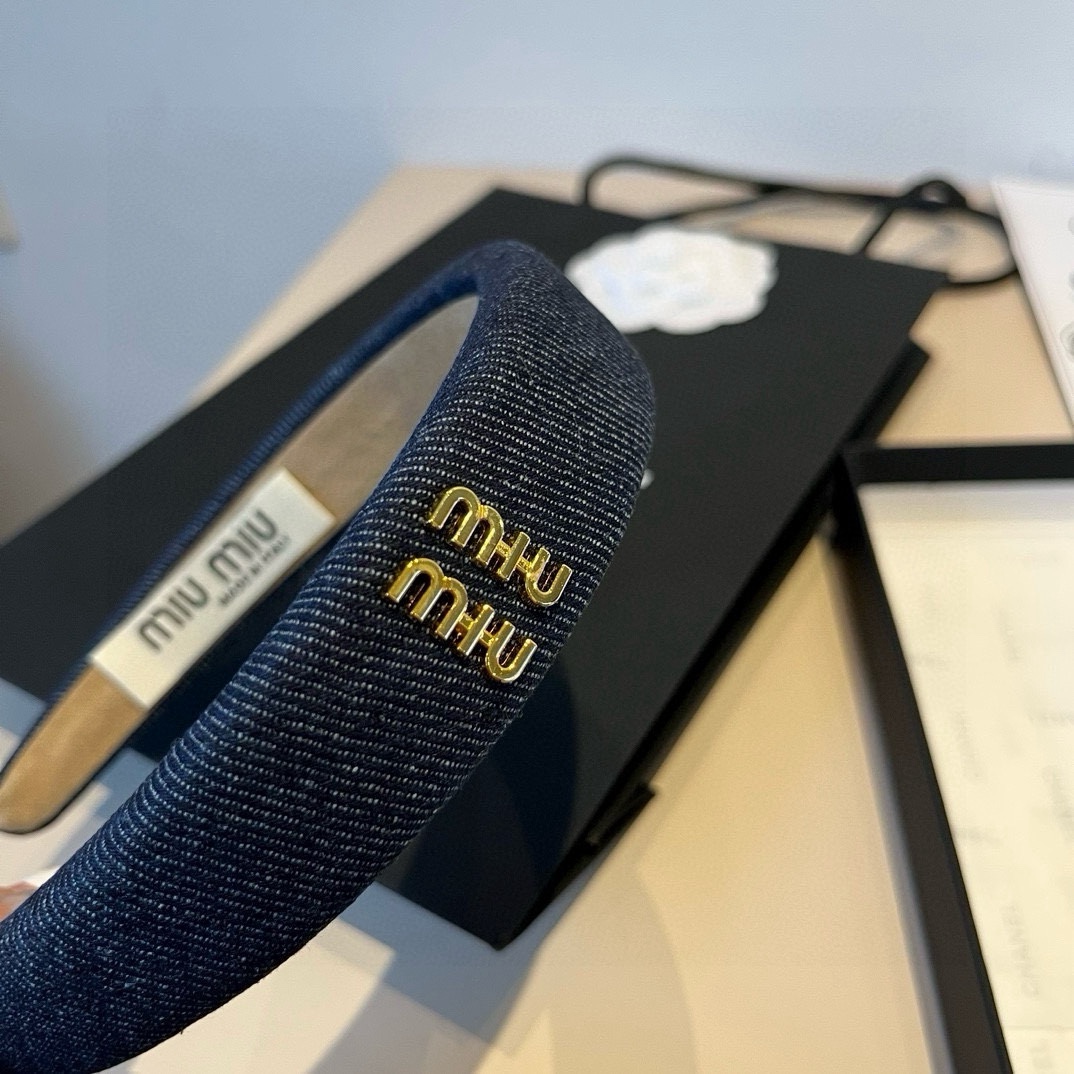 High quality patent leather hair bands, please add : 18030258501 if you need size guide
