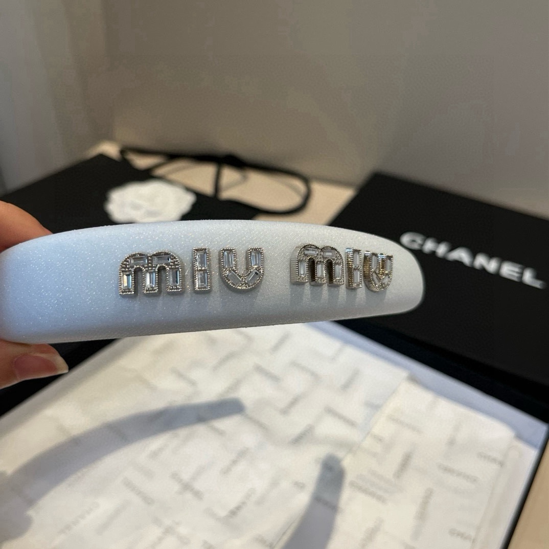 High quality patent leather hair bands, please add : 18030258501 if you need size guide
