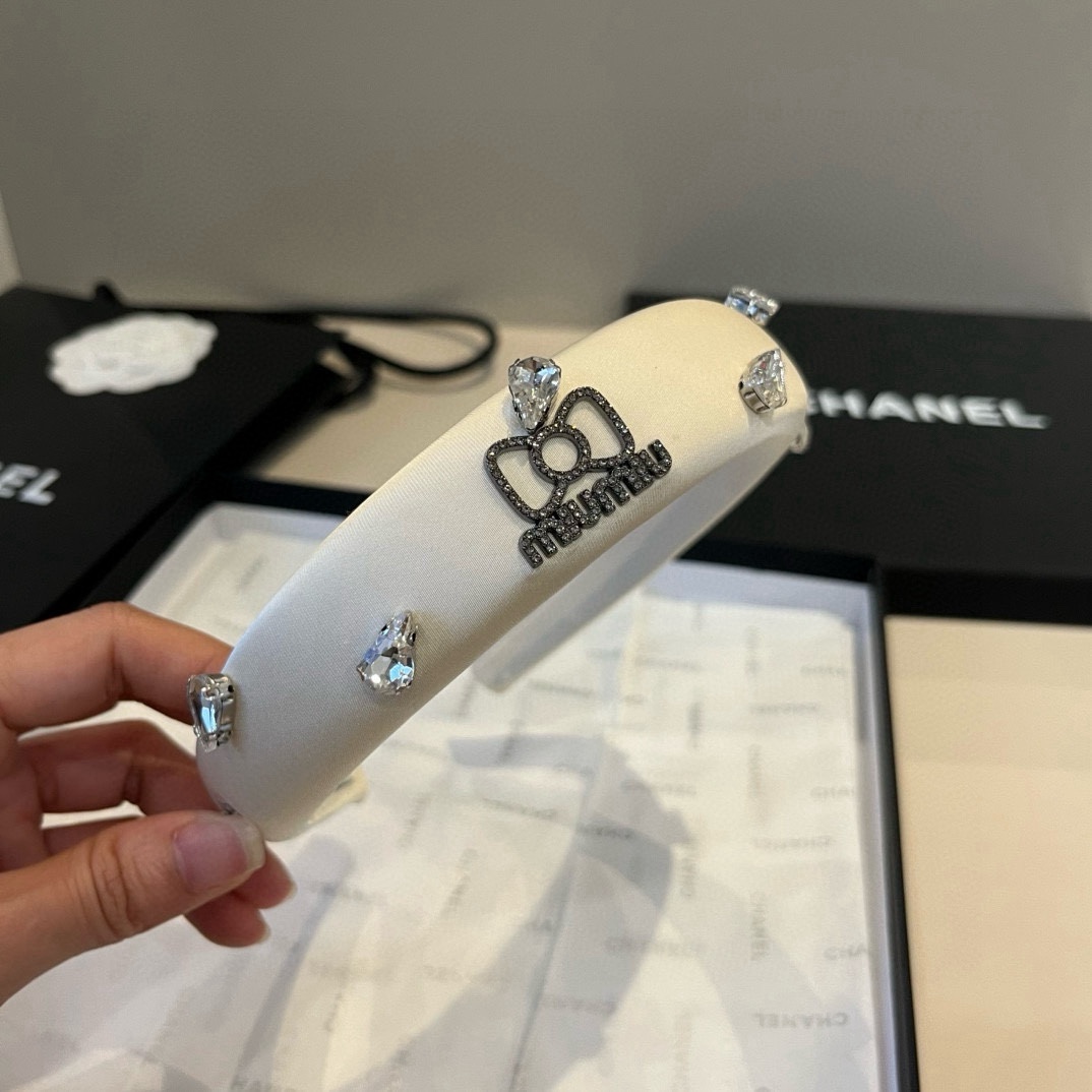 High quality patent leather hair bands, please add : 18030258501 if you need size guide