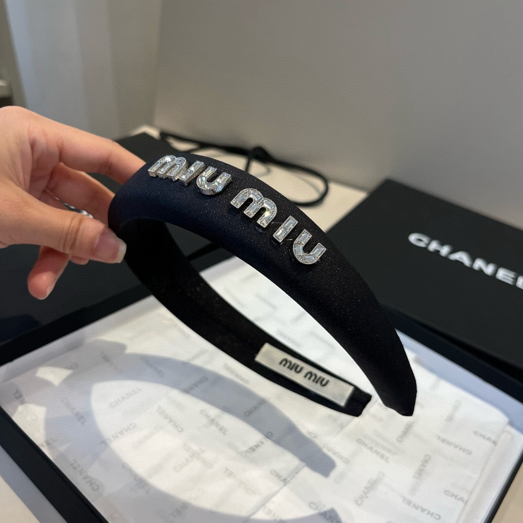 High quality patent leather hair bands, please add : 18030258501 if you need size guide