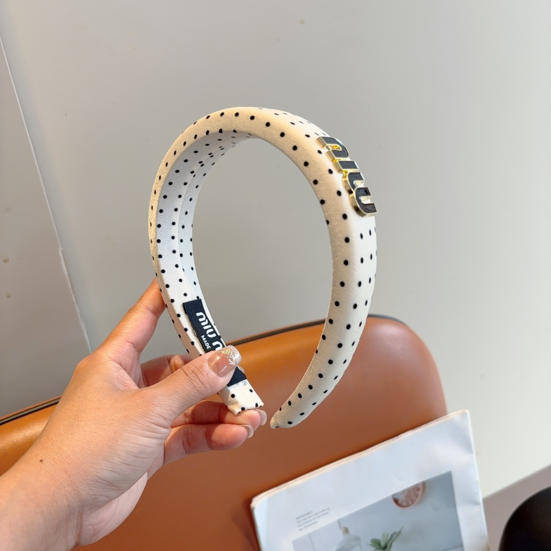 High quality patent leather hair bands, please add : 18030258501 if you need size guide