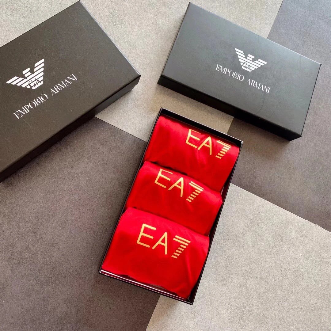 High quality men's underwear in a box of three, available in any color