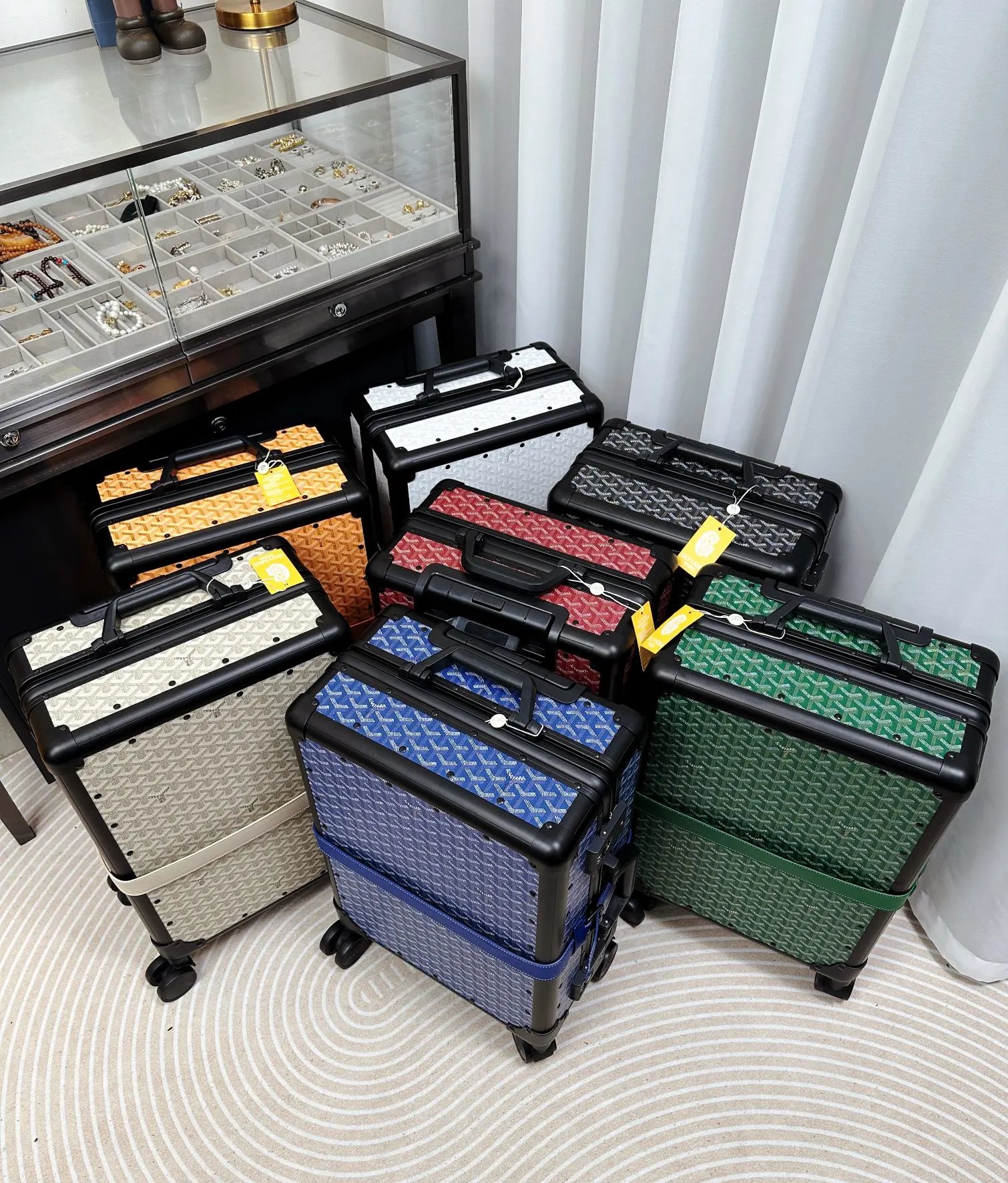 High quality retro password box, universal wheel travel case