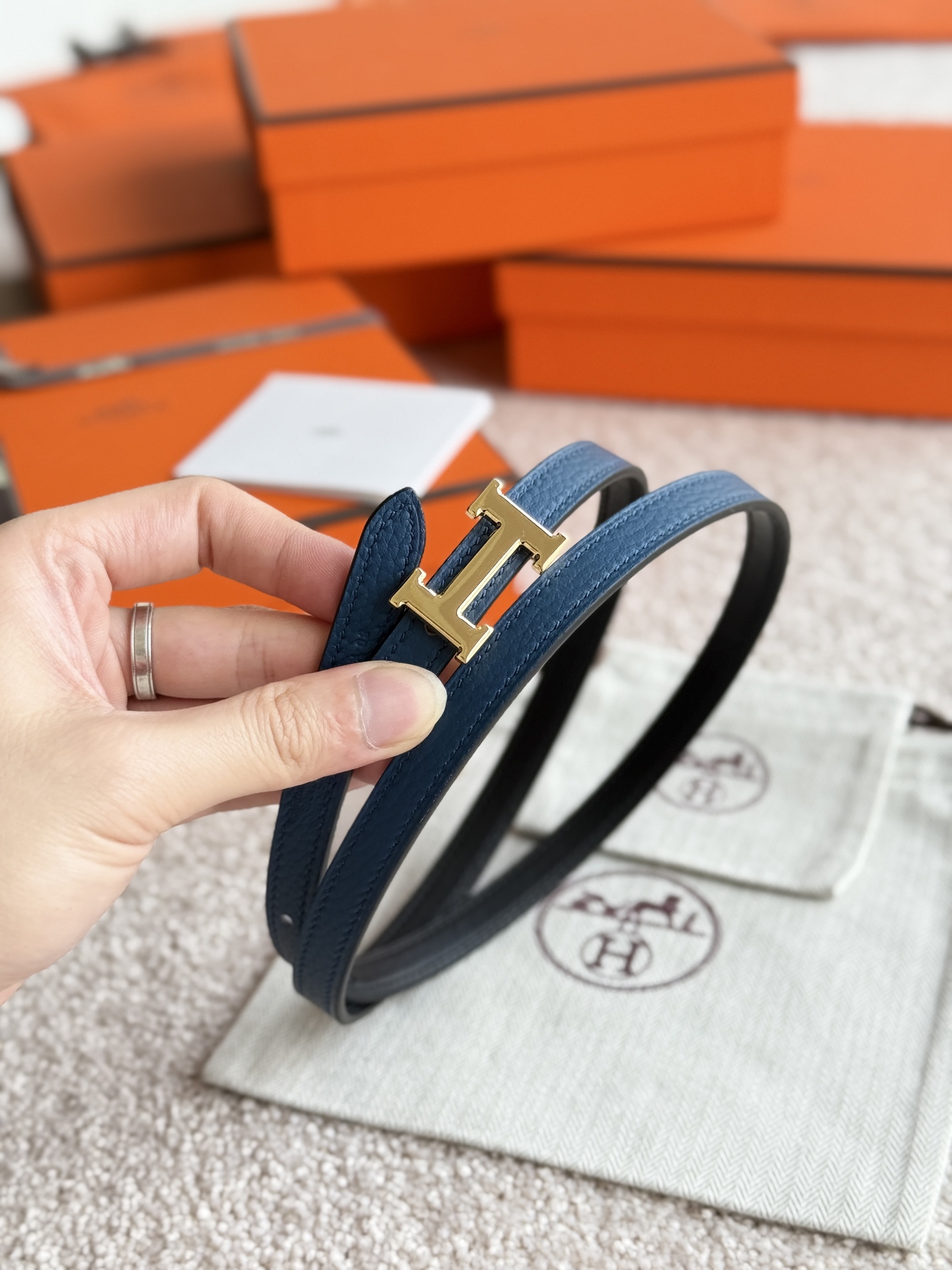 High quality, simple and refined women's waist belt 3 pcs add : 18859952090 if you need size guide