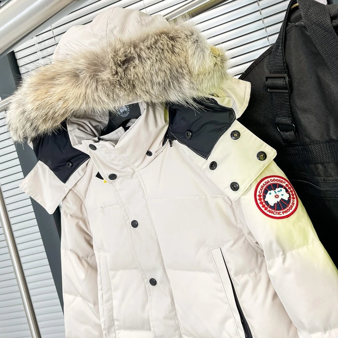 Winter hooded down jacket