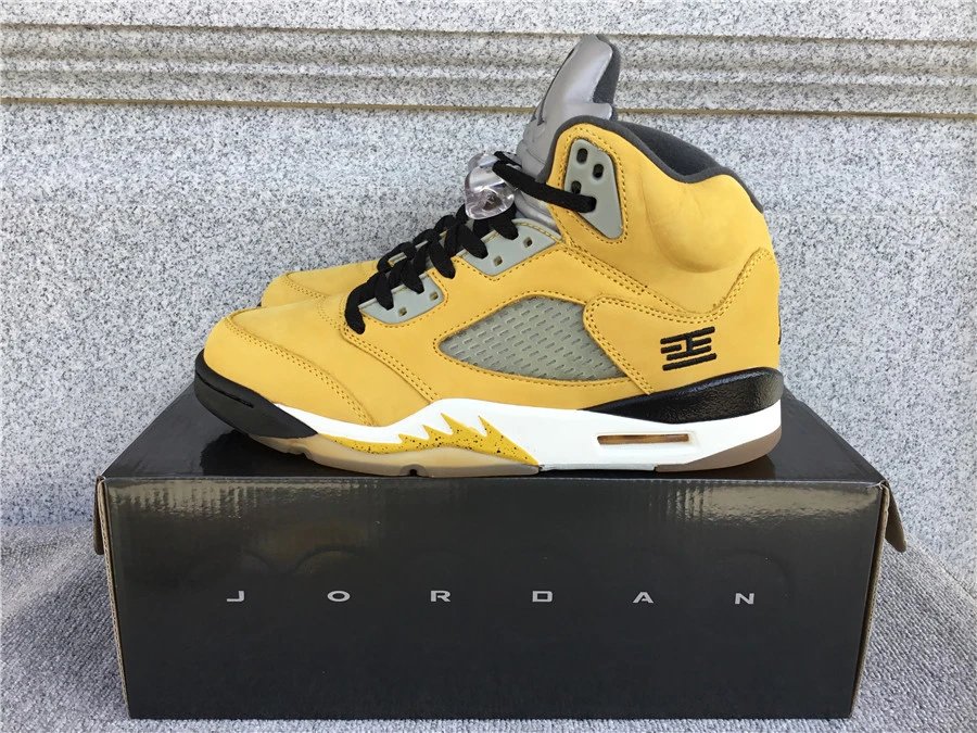 Sports and leisure shoes 05