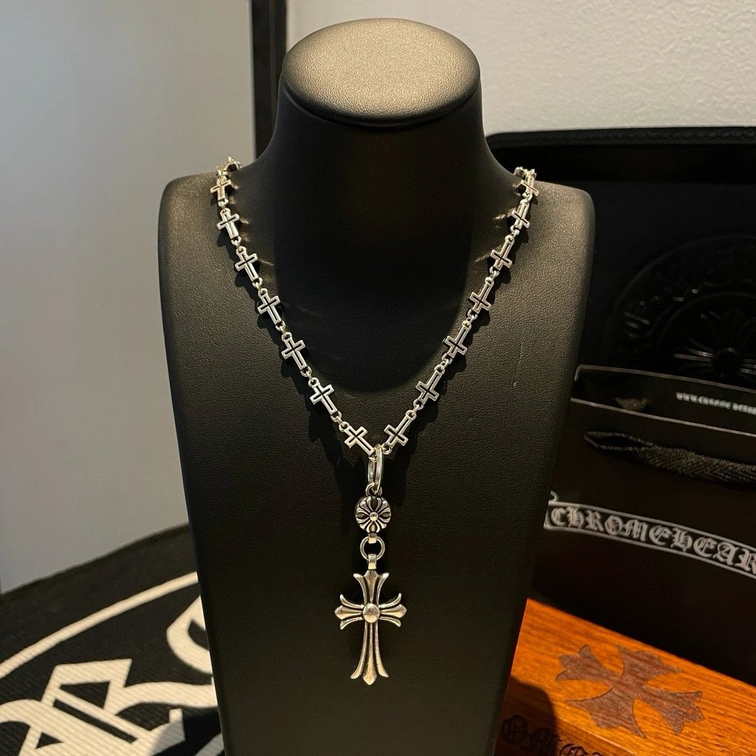 High quality classic and vintage necklace