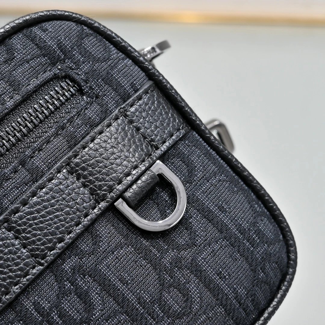 Classic messenger bag with shoulder strap cost-effective version