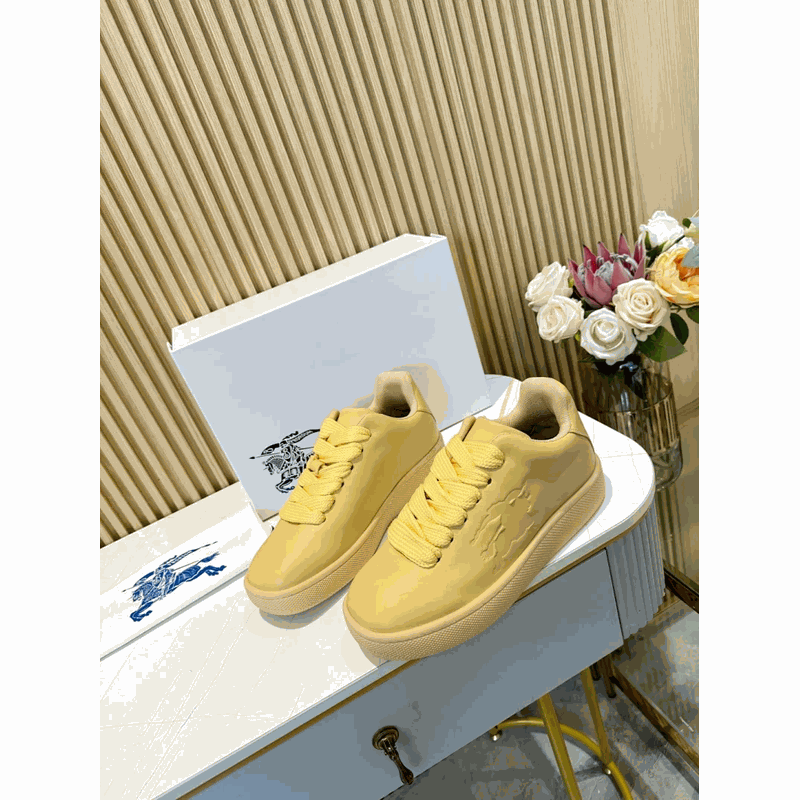 Sports and leisure shoes 011