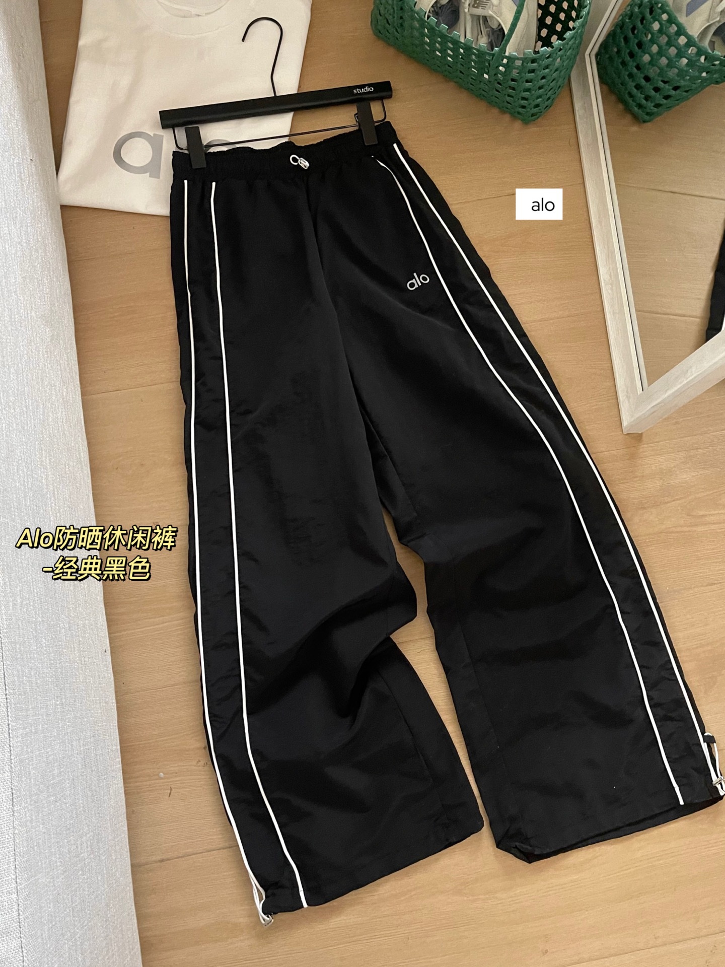 High quality casual sports pants, please add : 18859952090 if you need size guidance