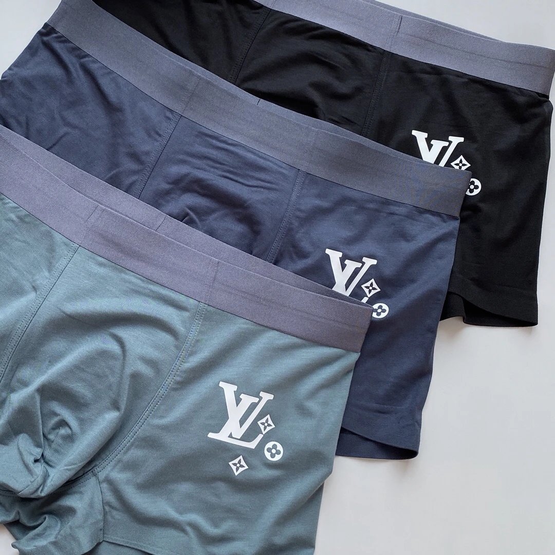High quality men's underwear in a box of three, color options available 01