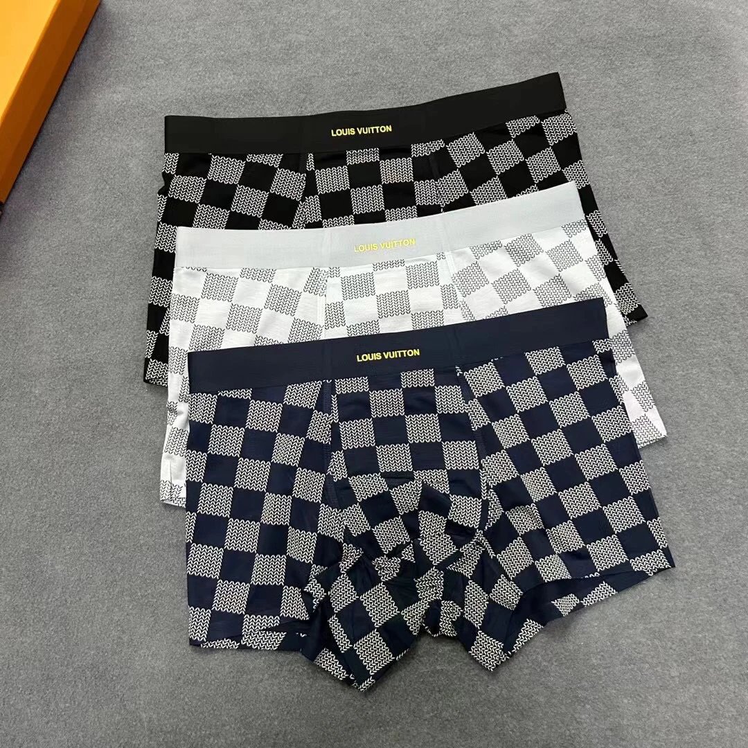 High quality men's underwear in a box of three, color options available 01