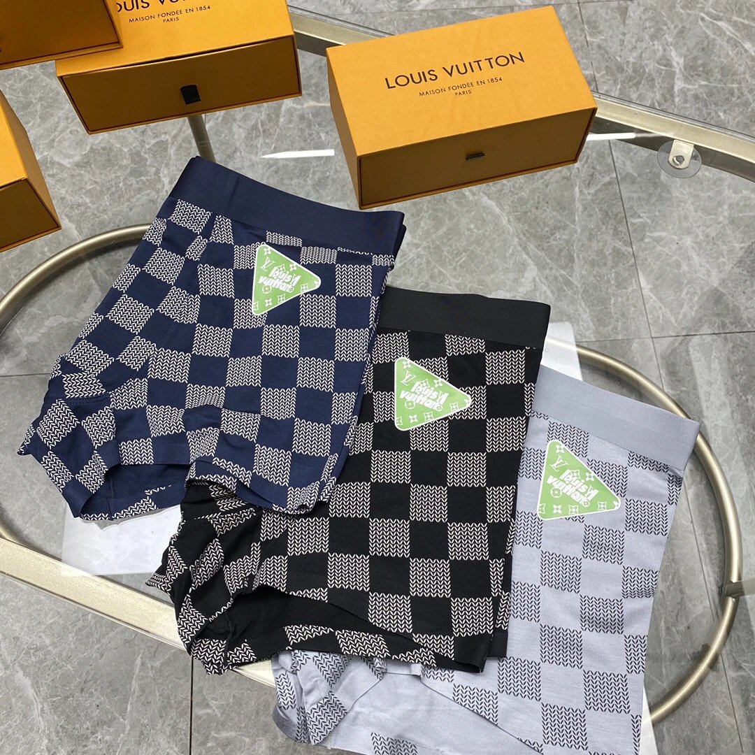 High quality men's underwear in a box of three, color options available 01