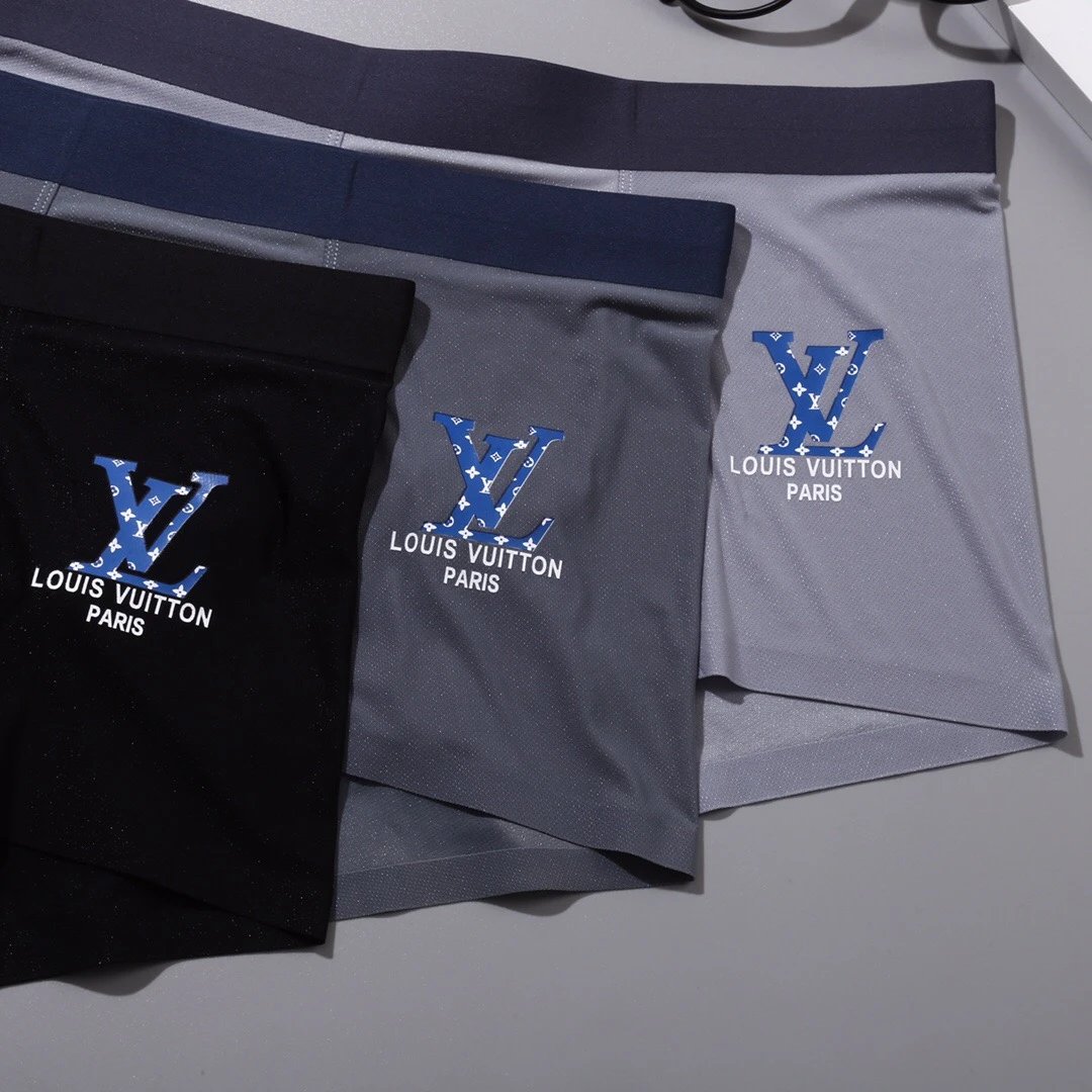 High quality men's underwear in a box of three, color options available 01
