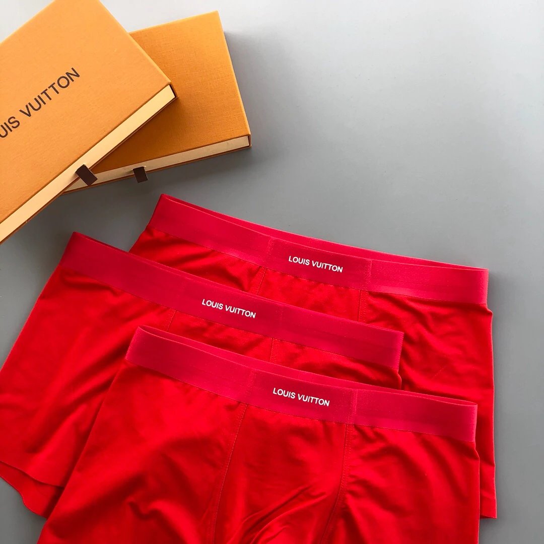 High quality men's underwear in a box of three, color options available 01