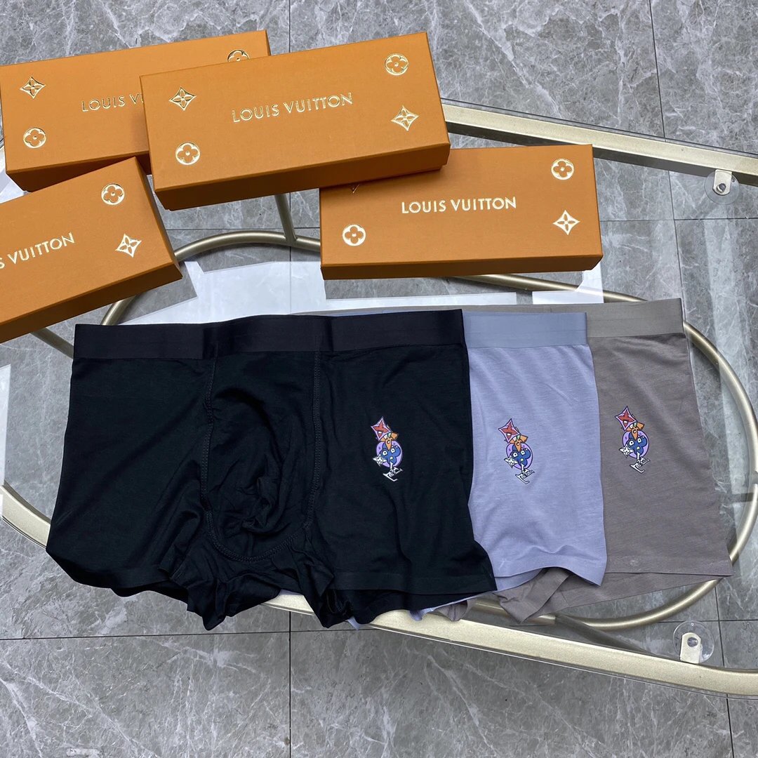 High quality men's underwear in a box of three, color options available 01