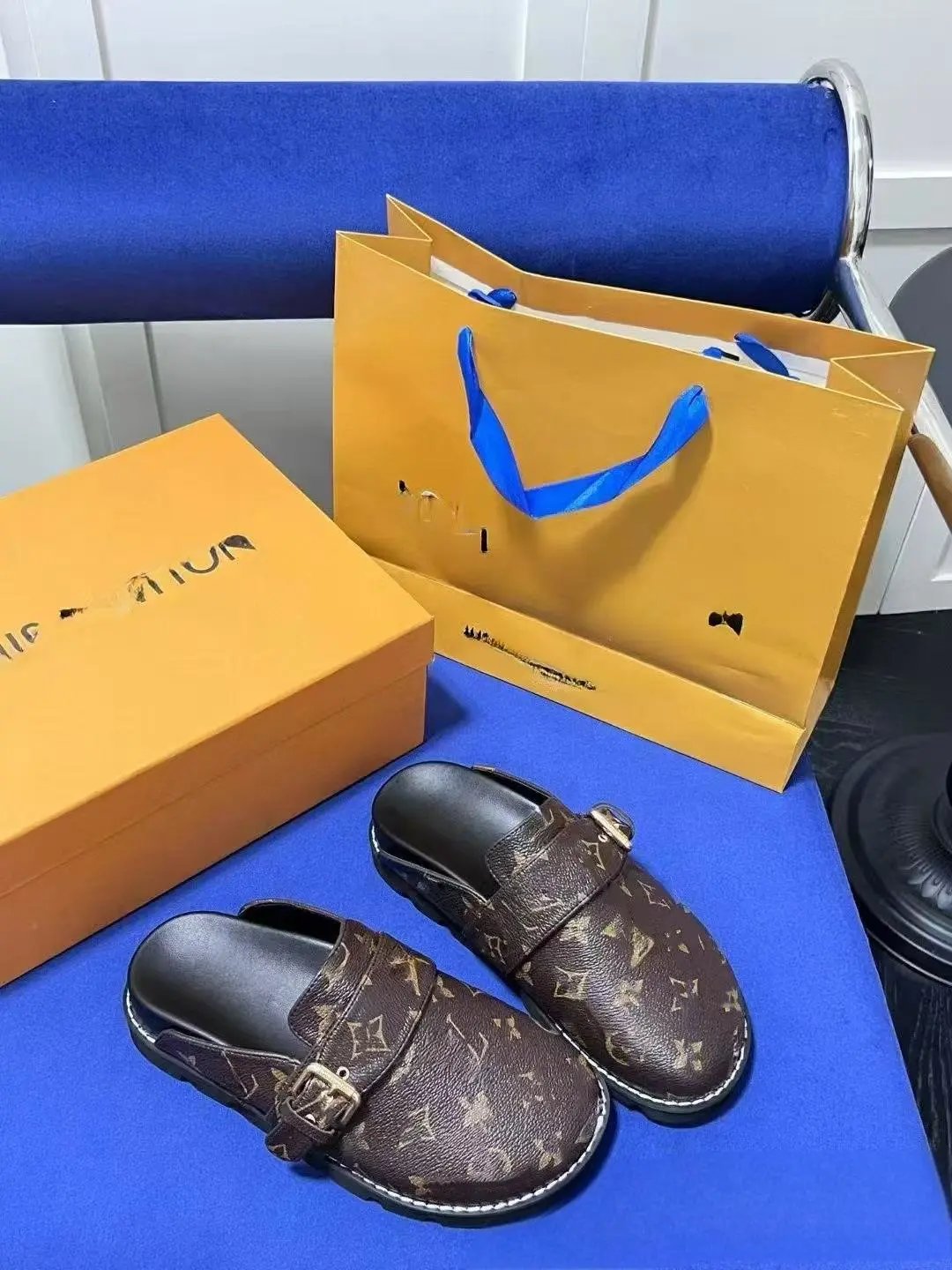 High quality Baotou slippers 2 pcs add : 18030258501 if you need size guide